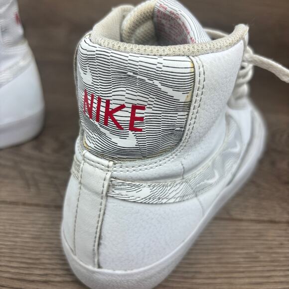 Nike Blazer Mid 77 Sneakers Kid's 5.5Y White Logo Print GS DJ4624-100 - Picture 11 of 14
